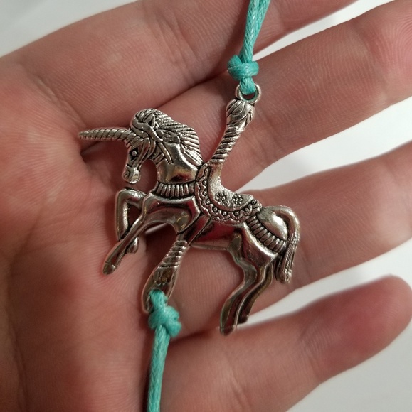 Sliver tone unicorn bracelet - Picture 2 of 3